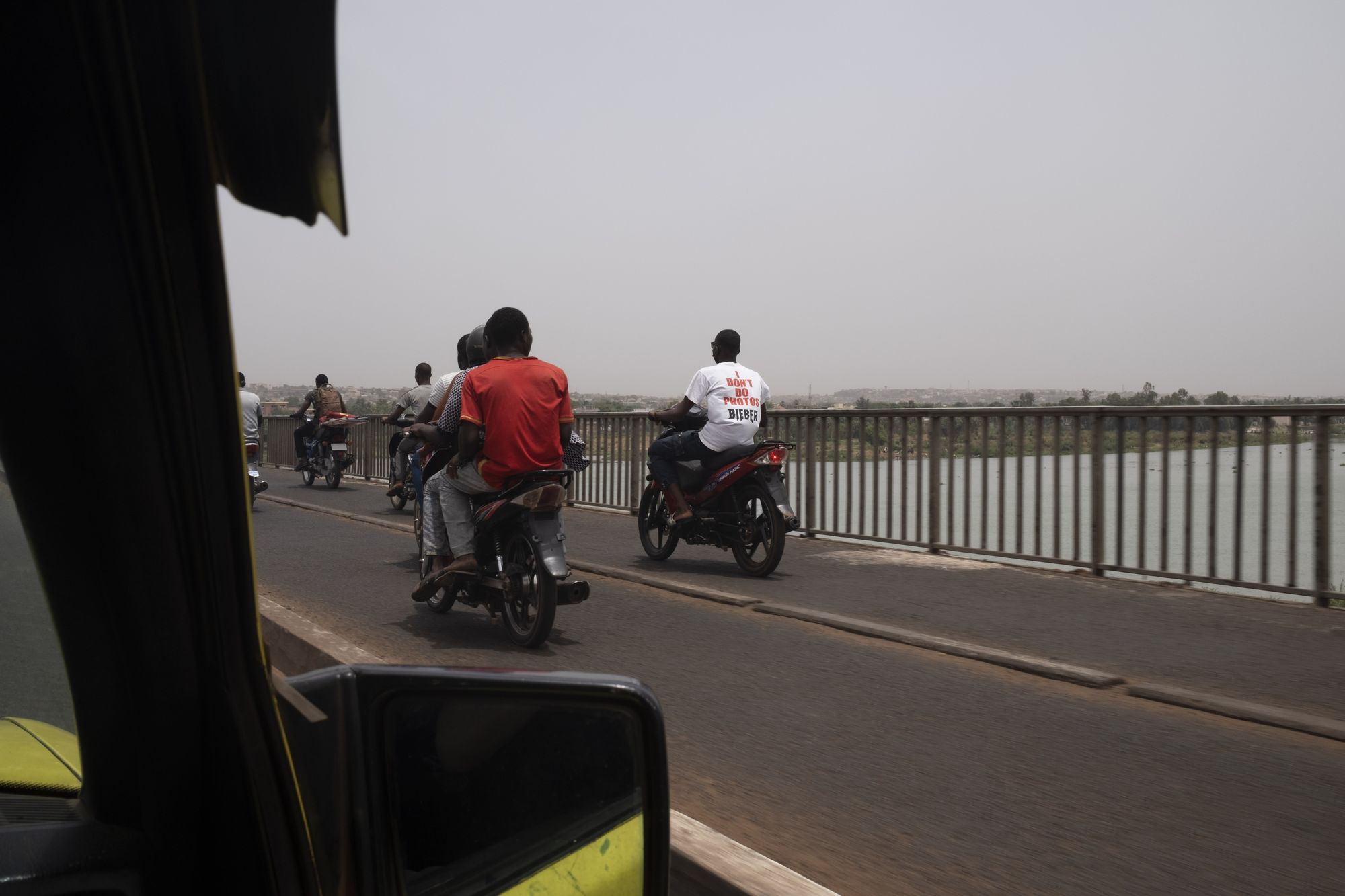 Pont qui relie la rive droite à la rive gauche de Bamako. Mai 2022 © Camille Millerand