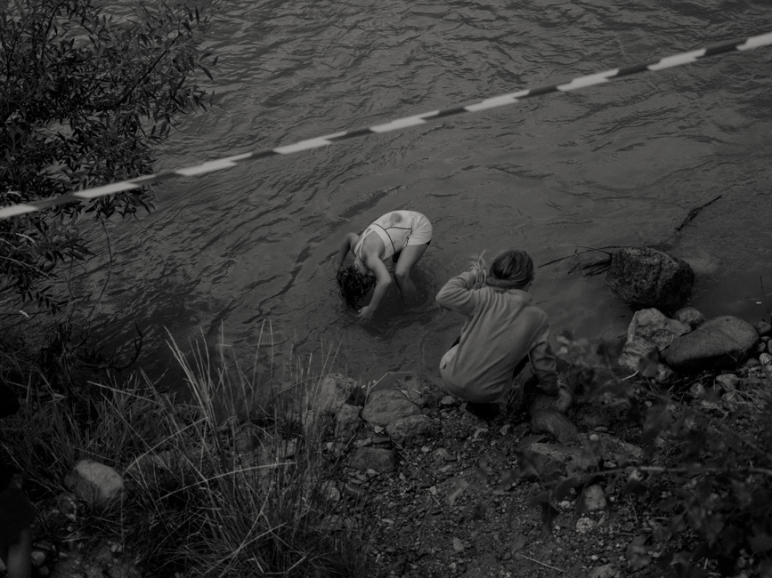 Jean Larive - Et au milieu coule une rivière